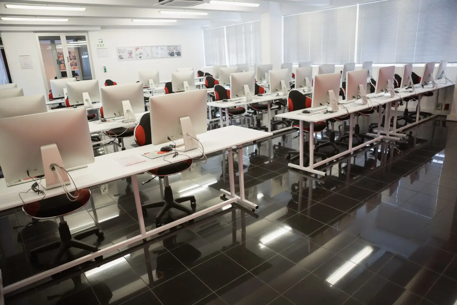 巨將通訊工程行- 台南監視器安裝維修|台南OA辦公家具配線|高雄門禁系統|台南門禁系統-OA辦公家具配線